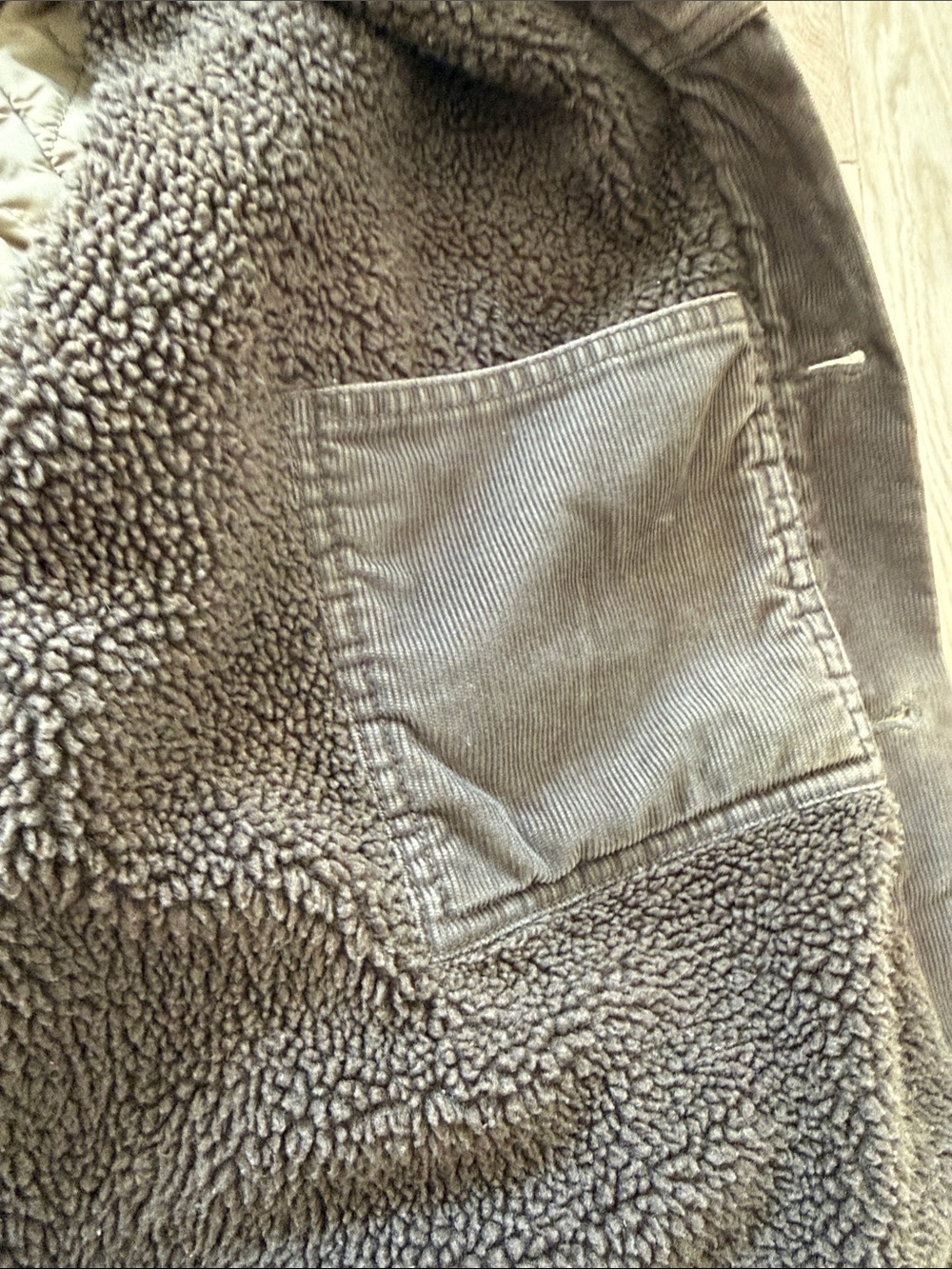 Levi's Vintage Corduroy Brown Sherpa lined Trucker Jacket with Turn-Down Collar - Picture 4 of 10
